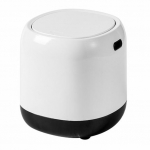 V&auml;ike lauaarvuti pr&uuml;gikast h&uuml;pikaknaga suure avaga v&auml;ikese suurusega peidetud kott pr&uuml;gikasti sees