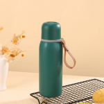 Fashion 316 roostevabast terasest kuulkruus meestele ja naistele v&auml;listingimustes kasutamiseks m&otilde;eldud kaasaskantav k&ouml;is, veekeetja tropid 500ml punane