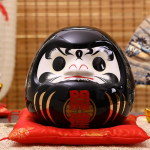 7,5-tolline Jaapani Daruma ornamentiga keraamiline rahakast Dharma m&uuml;ndipank Maneki Neko Fortune Feng Shui pulmakink must