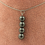 Pierres et Min&eacute;raux. Collier 4 perles H&eacute;matite 8 mm. Chaine en acier inoxydable. Collier femmes, hommes. Taille personnalisable.