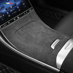 Suede Alcantara Auto Keskkonsooli K&auml;igukangi Paneeli Kate Dekoratiivne Kleebis Mercedes Benz C-klass W206 C200 2022 2023 EC3 jaoks must