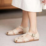 Briti stiilis veisenahast kootud sandaalid Ehtne nahk Naiste suletud varbaosa Retro tasased Rooma sandaalid 2024 Uued Sandalias De Mujer 35 beež