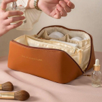 Meigikorraldaja naiste tualett-tarvete komplekti kott meigi&uuml;mbrise s&auml;ilituskott Luksuslik naiste karp, kosmeetikakott, reisilukk pruun