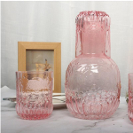 Klaasist reljeefne k&uuml;lma vee kannukomplekt, 1 kann ja 2 tassi, vintage veejahuti, kodune kannukomplekt 3 tk roosa