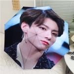 Kpop BTS Jeon Jung Kook Jk JIMIN T&auml;heprindiga Automaatne Vihmavari, 8 Ribiga Rauast Raam, Plastikust K&auml;epide, Sobib V&auml;ljas Reisimiseks ja Igap&auml;evaseks Kasutamiseks, Ideaalne Kingitus Three-fold umbrella