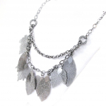 NOA [G5896] - Collier Cr&eacute;ateur 'Chor&eacute;graphie' gris hall