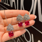 SACE GEMS Klassikaline luksuslik vasesulamist ruut 10*10mm Roosipunane V&auml;rvus Tsirkoon K&otilde;rvar&otilde;ngad Ripats Kaelakee Ehete Komplektid Pulmapeo kingitused punane