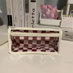 pliiatsikott, kirjatarvete kott Ruuduline muster, suur suurus, mahutab palju asju, lihtne disain, l&auml;bipaistev v&auml;rv black