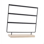 K&otilde;rvar&otilde;ngaste korraldaja Aukudega k&otilde;rvatroppide hoidik Naistele T&uuml;drukutele kingituste ehete vitriin valge