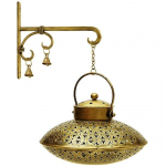 Seinale rippuv messingist traditsiooniline rippuv p&otilde;letihoidik, mis sobib ideaalselt Diwali kaunistamiseks, Pooja templisse, joogaruumi kinkimiseks