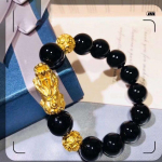 Kuldse v&auml;rvi Pixiu k&auml;ev&otilde;ru meestele ja naistele, varanduse &uuml;lekandega obsidiaanist Buddha helmestega paarile one size