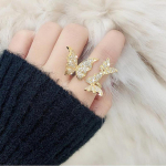 Kolm liblikast kristallist s&otilde;rmust naistele avatud reguleeritava s&auml;raga kivist s&otilde;rmused pulmapeo ehted kingitused kuld