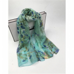 Naiste kevadsuvine kerge ja pehme tr&uuml;kiga temperamentne siidisall tavaline &otilde;huke sall