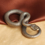 Vanaaegsed vasest madu kaunistused Antiiksed Boa kujukesed Miniatuurid 52*29.5mm