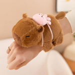Kapibara plaksutav ringm&auml;nguasi, l&ouml;&ouml;k, kl&otilde;ps, k&auml;ev&otilde;ru, k&auml;ev&otilde;ru, traat, p&ouml;&ouml;rlev saba, kapibara plush-nukk, k&auml;er&otilde;ngas, l&otilde;busad ringid, kingitus