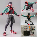 &Auml;mblikmees: Across the Spider-Verse Miles Moralesi tegevuskuju, 13 cm, PVC, liigendatud, koos alusega, kinkekomplekt