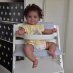 50/60 cm armsad Maddie Reborn mudilaste nukud Pehmest puutetundlikust riidest keha Kaisutav vasts&uuml;ndinud beebide nukk Tumemust nahajuurega juustega riietusnukud lastele m&auml;nguasi 50cm