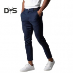 Meeste &auml;rip&uuml;ksid taskutega, &otilde;hukese l&otilde;ikega, veniva v&ouml;&ouml;kohaga, n&ouml;&ouml;biga, lukuga, &uuml;hev&auml;rvilised, sirged jalad, igap&auml;evaseks kasutamiseks, t&ouml;&ouml;p&uuml;ksid S hall