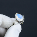 Piimjas Opaal Reguleeritav 925 Sterling H&otilde;bedast S&otilde;rmus - Sobib USA suurustele 6 kuni 10 - K&auml;sitsi Valmistatud Boho Ehted Naistele ja Meestele, Valentinip&auml;eva Kingitused Adjustable valge