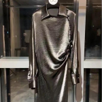 Luksuslik satiinist &otilde;htukleit l&otilde;hnastatud stiilis - s&uuml;gis 2024 kollektsioon Medium