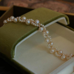 Jaapani Korea kassipoja k&uuml;&uuml;nisp&auml;rl unikaalne moeka disainiga k&auml;ev&otilde;ru, naiste ehted