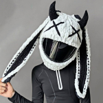 Loominguline k&auml;sitsi heegeldatud multifilmiline personaalne mootorratta kiivri kaitsekate, Trendikas Halloweeni naljakas kiivrikate peakate white