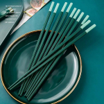 5 paari Hiina jaapani s&ouml;&ouml;gipulki korduvkasutatavast metallist korea s&ouml;&ouml;gipulkade komplekt roostevabast terasest sulamist sushipulgad 1Set(5pairs) roheline