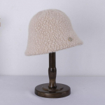 M&uuml;ts Pehme naiste talvine &auml;mbrim&uuml;ts Vilt Lambavillane t&uuml;drukule s&uuml;gis- ja talvemood Karusnahast panama hip-hop m&uuml;ts valge m&uuml;tsiga 56-60cm