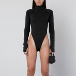 K&otilde;rge kaelusega, pikkade varrukatega, k&otilde;rge v&ouml;&ouml;kohaga liibuvad riided naistele s&uuml;gisel ja talvel, seksikas ja salendav elastne kombinesoon S must