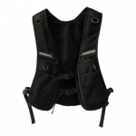 Meeste rinnakott Taktikalisest inspireeritud sporditarbest rinnakomplekt koos mitme taskuga veekindla v&auml;lireisimise spordivestiga meeste kott must