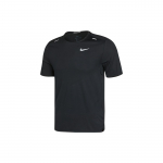 Nike Dri-Fit Rise 365 Hingav ja pehme tr&uuml;kitud l&uuml;hikeste varrukatega jooksus&auml;rk meestele &Uuml;laosad Must CZ9185-013 M