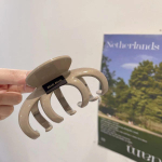 Retro-akr&uuml;&uuml;list juukseklamber &ndash; suur ja lihtne hai disainiga stiilne v&auml;limus