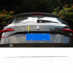 Skoda Karoq 2017-2024 auto pakiruumi tagaukse tagumine pagasiruumi huuleliistud v&auml;lisliistud tarvikud tagaluugi kaitse kaunistus