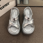 T&uuml;drukute Rooma Sandaalid 2025 Suvi Uued Platvormi K&otilde;rguse Suurendus Pehme Tald Rannakingad V&auml;litingimustes Mugavad Vabaaja Kingad 35 h&otilde;be