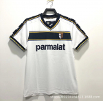 0203 Parma v&otilde;&otilde;rsil valge klassikaline retro s&auml;rk sporditreeninguks vabaaja jalgpallis&auml;rk jalgpallis&auml;rk laos kevad S valge