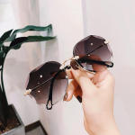 Moodne loominguline disain raamita p&auml;ikeseprillid naiste suure raamiga p&auml;ikeseprillid mitmepoolse gradiendiga objektiiv Copper frame