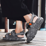 PVC-sandaalid Meeste suve trendikas vabaaja spordisandaalid Teismeliste libisemiskindlad paksu p&otilde;hjaga pehme p&otilde;hjaga isikup&auml;rased rannajalatsid 39