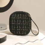 Suur kandiline ruuduline kosmeetikakott huulepulga meigikohver Rahakaart M&uuml;ndikott H&uuml;gieenitarbed H&uuml;gieenisidemed Korraldaja V&auml;ike kott