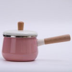 Koduk&ouml;&ouml;k Mittenakkuva poti emailiga puidust k&auml;epide t&auml;iendavate toidu-piiman&otilde;ude valmistamiseks Single milk pot 14cm roosa