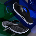 Moodsad v&auml;rvilised pl&auml;tud, pehme p&otilde;hjaga suvised rannasussid meestele ja naistele, sise- ja v&auml;lissussid 40-41 valge/must