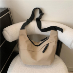 Kirjanduslik nailonist pelmeenikott suure mahutavusega uus mood pendelr&auml;ndekott trendikas &uuml;hev&auml;rviline &otilde;lakott naiste kott must