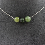 Pierres et Min&eacute;raux. Collier 3 perles Jade 8 mm. Chaine en acier inoxydable Collier femmes, hommes. Taille personnalisable.
