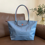 Uus disainkott nailonist naiste k&auml;ekotid logoga Dumpling Beach Bag Luksuslikud kaubam&auml;rgiga ostukotid nahast k&auml;epidemega kandekotid L 31cm helesinine v&auml;rv