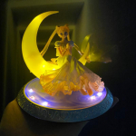 Sailor Moon Anime tegevuskuju mudel Helendav &ouml;&ouml;lamp Toa laua kaunistus Magamistoa k&otilde;rval lamp M&auml;nguasi Laste s&uuml;nnip&auml;ev Kingitus