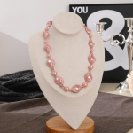 Uus isikup&auml;rastatud kaelakee liialdava stiiliga ebakorrap&auml;rase vaigup&auml;rliga helmestega naiste moodne kaelarihma kett 46CM