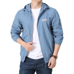 Meeste suvine p&auml;ikesekaitsemantel, kapuutsiga, n&ouml;&ouml;riga pikkade varrukatega UV-vastane jope, kirjatr&uuml;kiga t&otilde;mblukk, tuulejakk M roheline