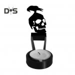 Halloweeni &otilde;udusk&uuml;&uuml;nlahoidja naiste varese pealuu k&uuml;&uuml;nla vari rataste kaunistus Votive teek&uuml;&uuml;nla k&uuml;&uuml;nlaalus, k&uuml;&uuml;nlajalg laua keskosa A