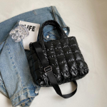 Naiste &otilde;lakotid Naiste suure mahutavusega k&auml;ekott Tepitud polsterdatud kandekott Nailonist &uuml;hev&auml;rviline kott puhv Crossbody kott One Size h&otilde;be