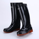 Meeste vihmasaapad terasnaeltega v&auml;listallaga Veekindlad Libisemiskindlad Kalamehesaapad Kummist helkurribaga Ohutus dfv45 39 must