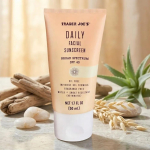 Trader Joe's SPF40 igap&auml;evane n&auml;okaitsekreem 50ml Geeljas tekstuur L&auml;bipaistev viimistlus beige